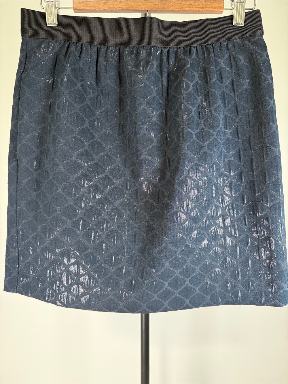 LOFT Metallic Geometric Embossed Mini Skirt with Pockets - Navy/Black | Size 6
